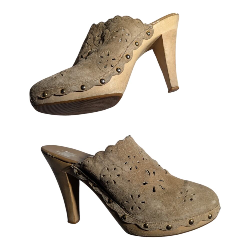 Vtg Y2K Newport News Beige Suede Laser Cut Wooden Heel Studded Clogs Sz 8